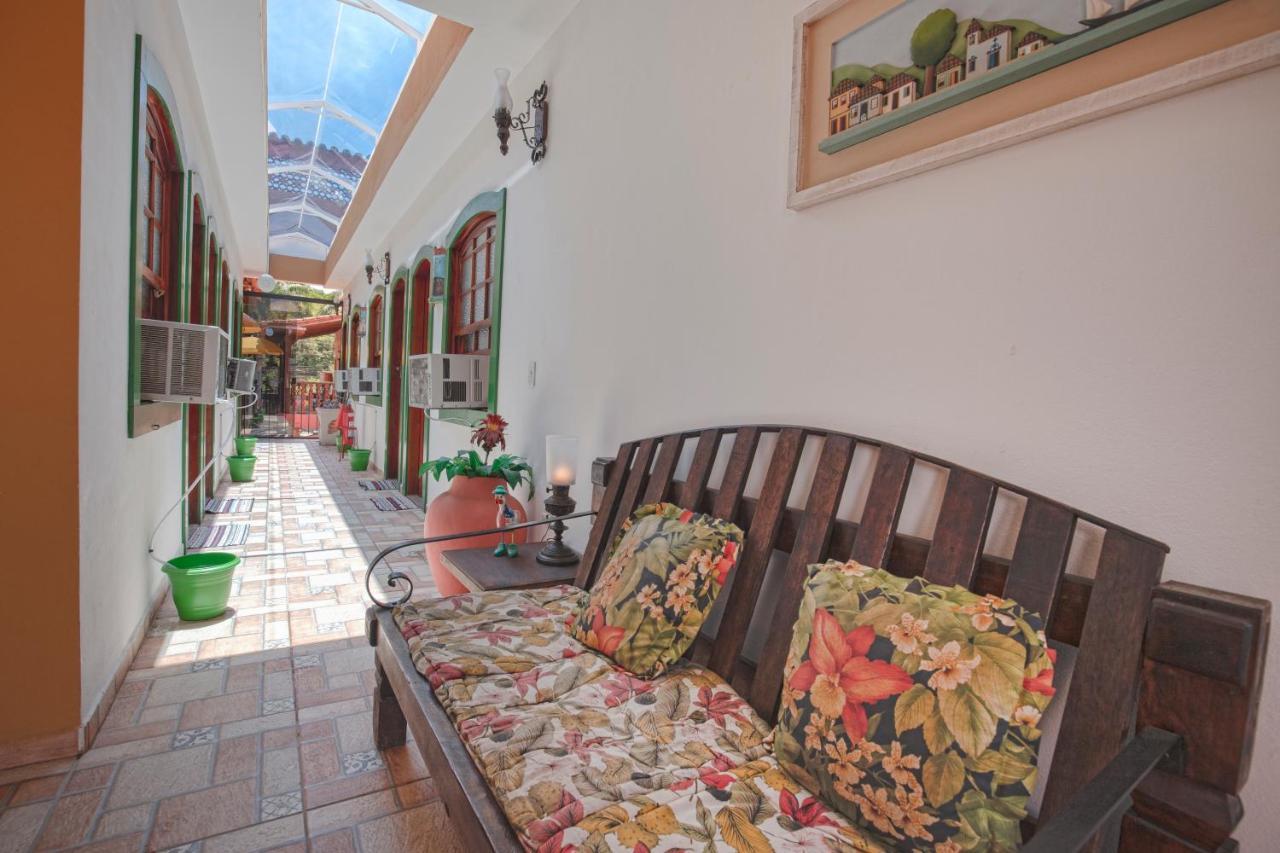 Pousada Casa Do Rio Hostel - 8 Min Do Centro Historico - Passeio De Barco Com Saida Da Pousada -Pago A Parte- Perto Das Praias E Beira Rio Araquari Eksteriør billede